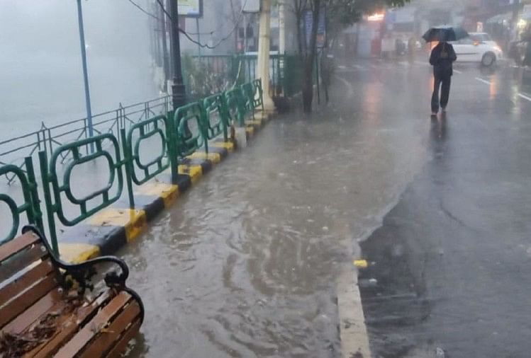 नैनीताल: सरोवर नगरी में मूसलाधार बारिश से उफनाई नैनीझील, माल रोड तक आया पानी, तस्वीरें मालरोड पर आया झील का पानी