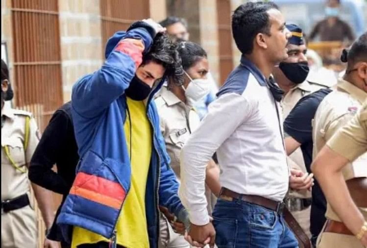 Aryan Khan Drug Case: पहली बार जेल में बेटे से मिलने पहुंचे शाहरुख खान, मीडिया से बात करने से किया परहेज आर्यन खान