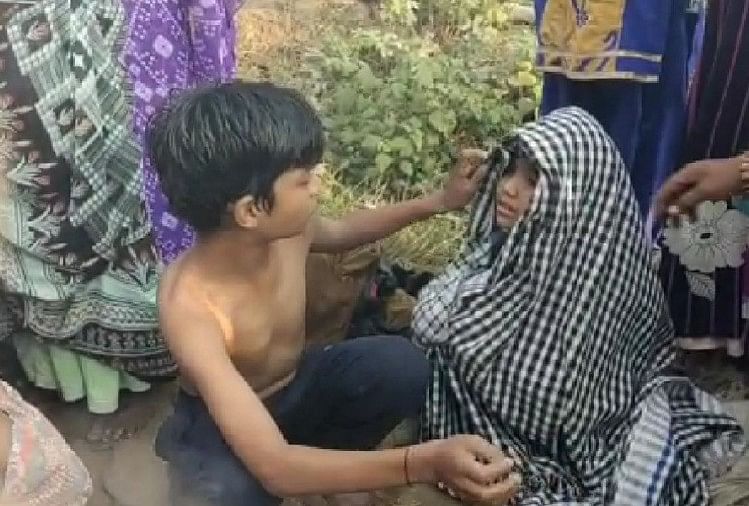 आगरा में ग्रामीण बने 'देवदूत': पानी में डूब रही स्कूल वैन में फंसे 11 बच्चों की बचाई जिंदगी, देखें तस्वीरें आगरा: हादसे से सहमे स्कूली बच्चे