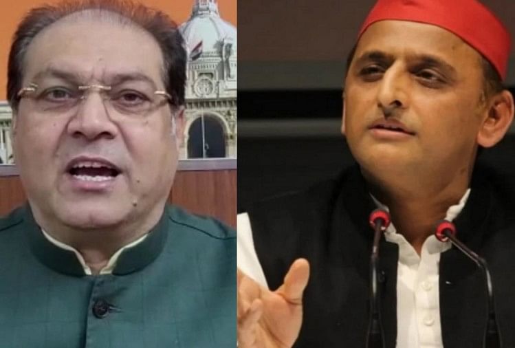 मोहसिन रजा व अखिलेश यादव।