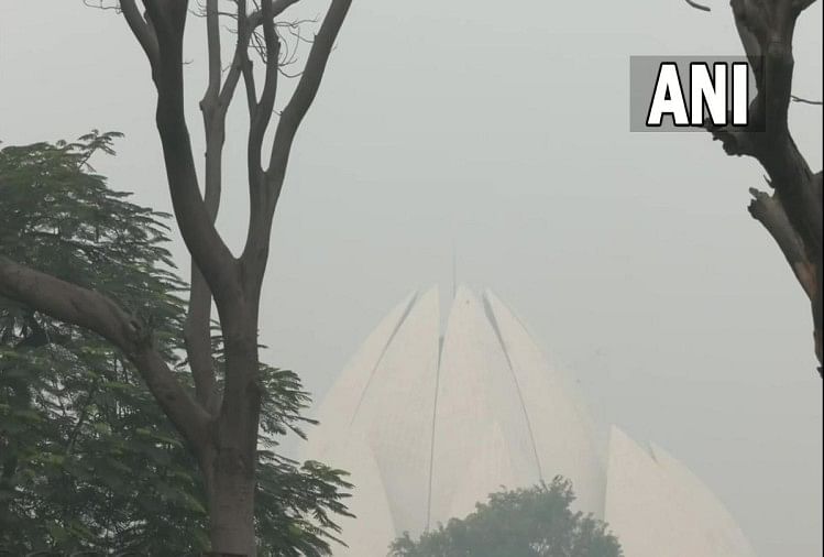 दिल्ली में छाई हुई है धुंध