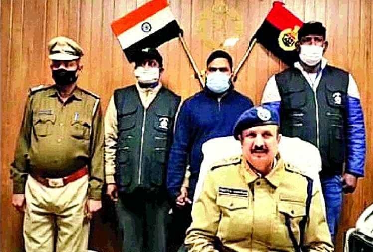 125 करोड़ की ठगी: प्रवीण ने भागने से पहले एनएसजी परिसर में छिपाए थे करोड़ों के जेवर, उसकी प्रेमिका पर भी कसा शिकंजा पुलिस की गिरफ्त में आरोपी