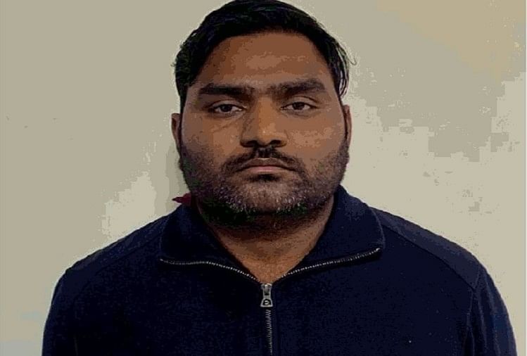 125 करोड़ की ठगी: प्रवीण ने भागने से पहले एनएसजी परिसर में छिपाए थे करोड़ों के जेवर, उसकी प्रेमिका पर भी कसा शिकंजा आरोपी प्रवीण यादव