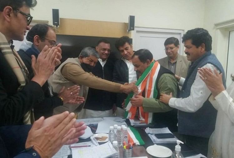 Harak Singh Rawat: जीत की उम्मीद में कांग्रेस पी गई अपमान का घूंट, पूर्व मुख्यमंत्री हरीश रावत का भी समर्पण कांग्रेस में शामिल हुए हरक सिंह रावत