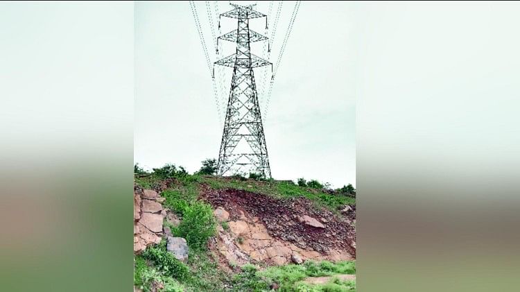 Mining in Aravali: अवैध खनन से खतरे में हाईटेंशन लाइन, गिरने की कगार पर हाई वोल्टेज लाइन के टॉवर