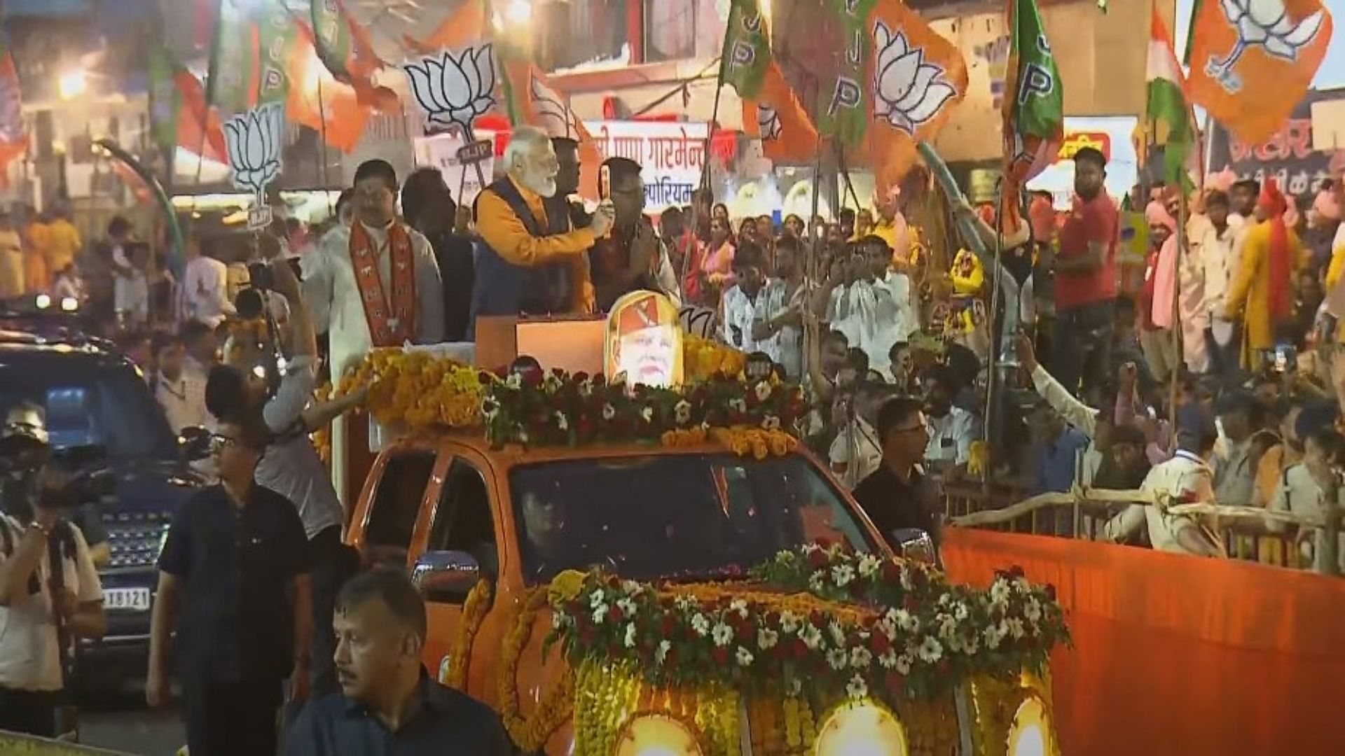 Pm Modi Road Show Jabalpur Live Pm Narendra Modi S Road Show In