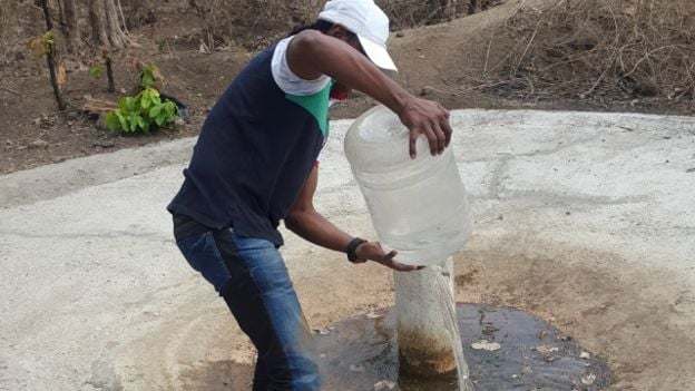 http://spiderimg.amarujala.com/assets/images/uploads/160506171724-tiger-searching-water-nagpur-5-640x360-pinkoojoseph-nocredit_572ed22560030.jpg