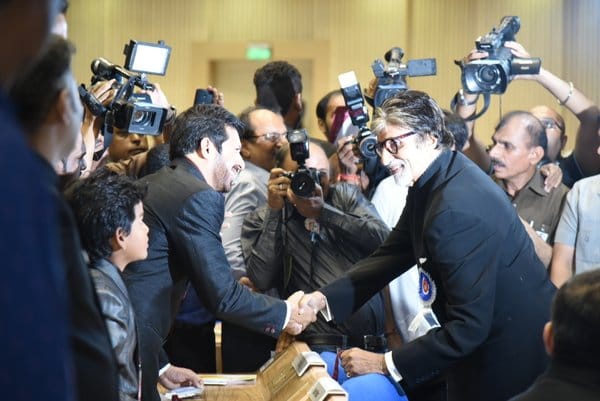 http://spiderimg.amarujala.com/assets/images/uploads/amitabh-bachchan_5728a1c94338e.jpg