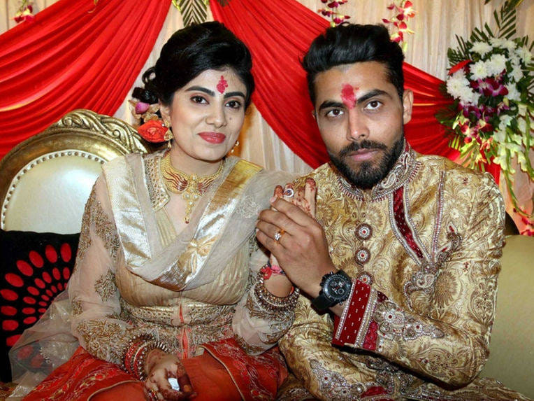 http://spiderimg.amarujala.com/assets/images/uploads/ravindra-jadeja-engagement_57136b1a19f2c.jpg