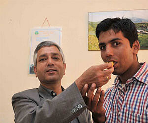 Blind student creates history by qualifying JRF test