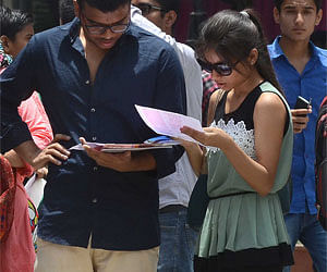 DU issues notice to union poll candidates over printed posters