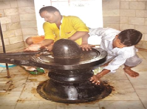 Starting Sawan Shiva Temples Were Clean स वन श र श व म द र क ह ई स फ सफ ई Amar Ujala Hindi News Live