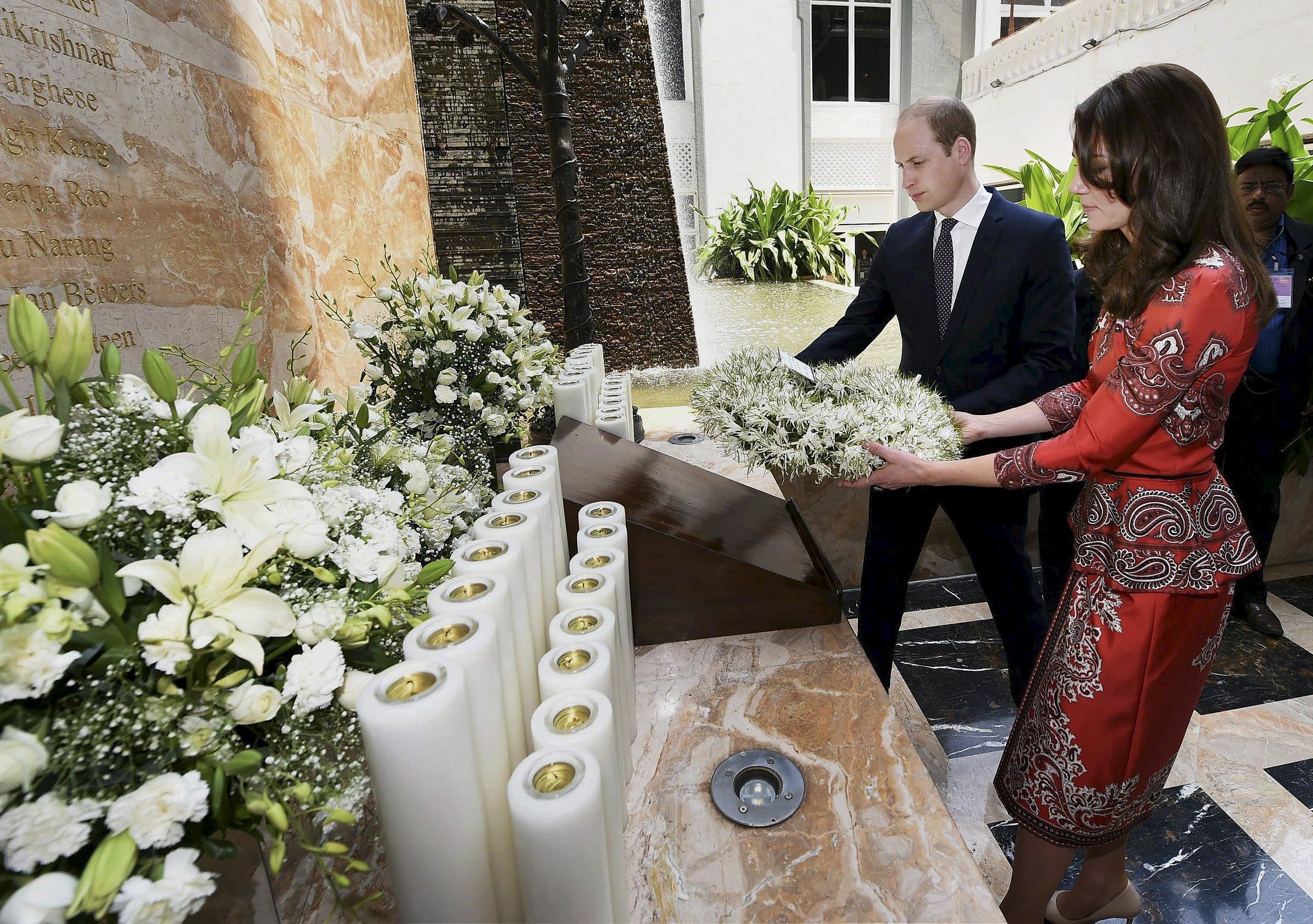 Prince William and Catherine, pay their respects at the 26/11 memorial