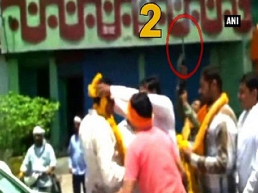 बीजेपी एमएलए के स्वागत में समर्थकों ने चलाई गोलियां