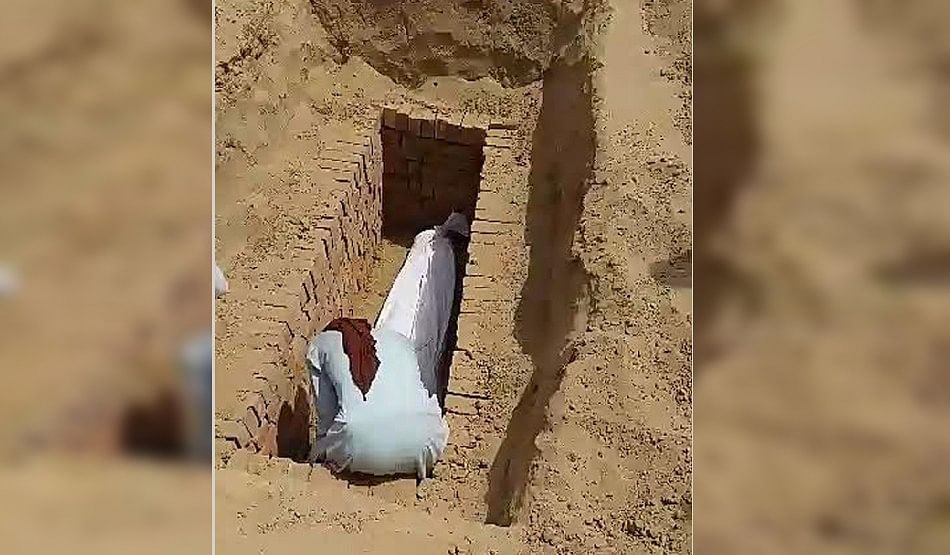 Kaushambi: Kerangka Laki-Laki Ayah-anak Terkubur 21 Tahun Lalu Ditemukan, Dikubur Lagi – Kaushambi