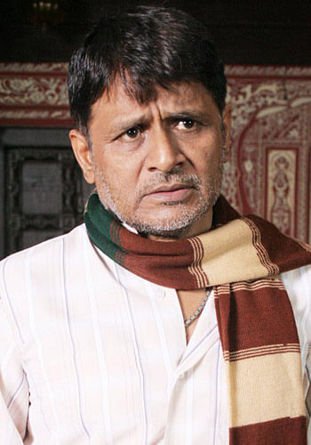 Actor Raghubir Yadav &#39;s Condition Deteriorates - शूटिंग को आए अभिनेता रघुवीर  यादव की हालत बिगड़ी - Amar Ujala Hindi News Live