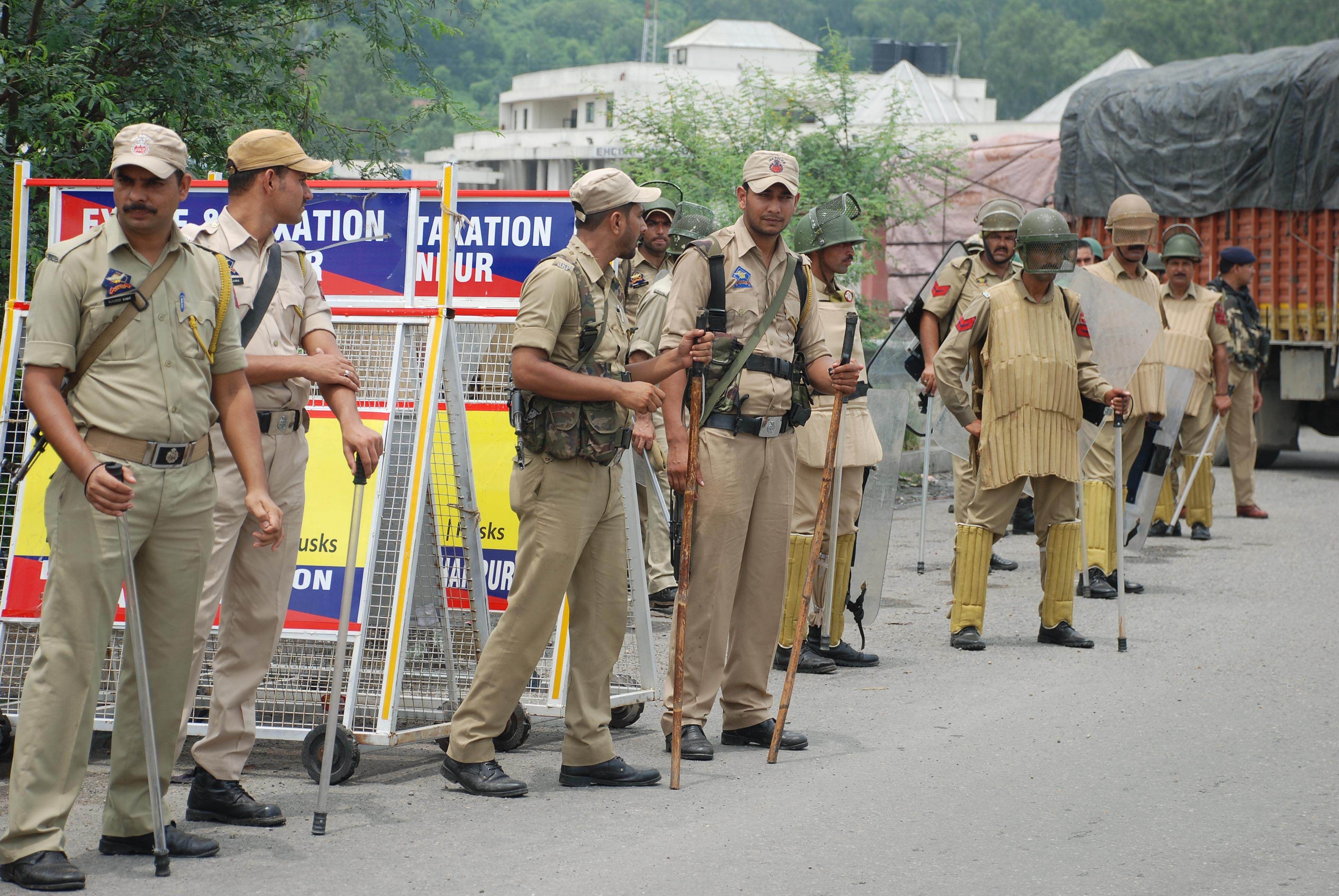 Jammu Kashmir: Tiga Pembantu Teroris Tertangkap di Bandipora, Senjata Dipulihkan, Ied Juga Ditemukan Dari Tempat Lain