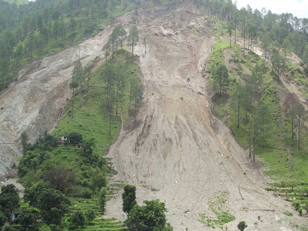 landslide-becomes-dangerous-in-uttarakhand-see-pics