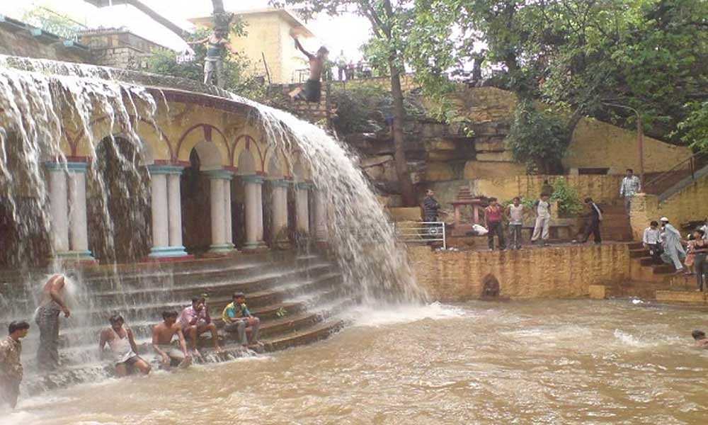 Bhadaiya Kund Of Madhya Pradesh - इस झरने में नहाने ...