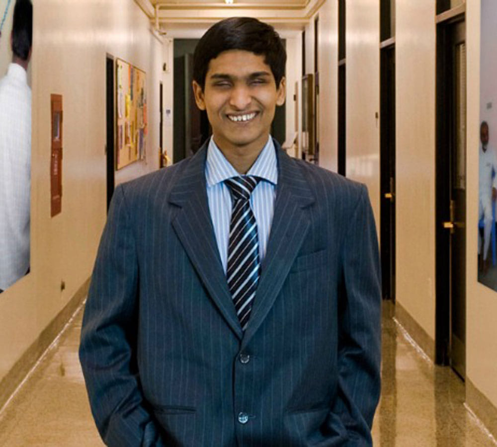 Success Story Of Srikant Bolla - बिना आंखों के ही 23 साल की उम्र में खड़ी कर दी 80 करोड़ की कंपनी - Amar Ujala Hindi News Live