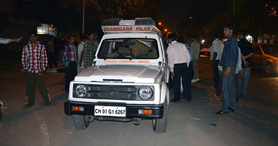 A Call At Chandigarh Police Control Room To Claiming Bomb Has Plotted - बम की एक कॉल ने उड़ा दिए चंडीगढ़ पुलिस के होश, इधर उधर भागती रही - Amar Ujala Hindi