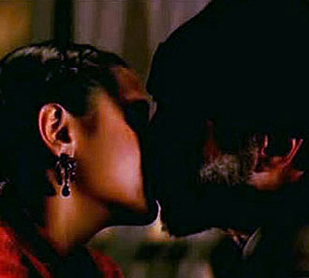 kiss scene