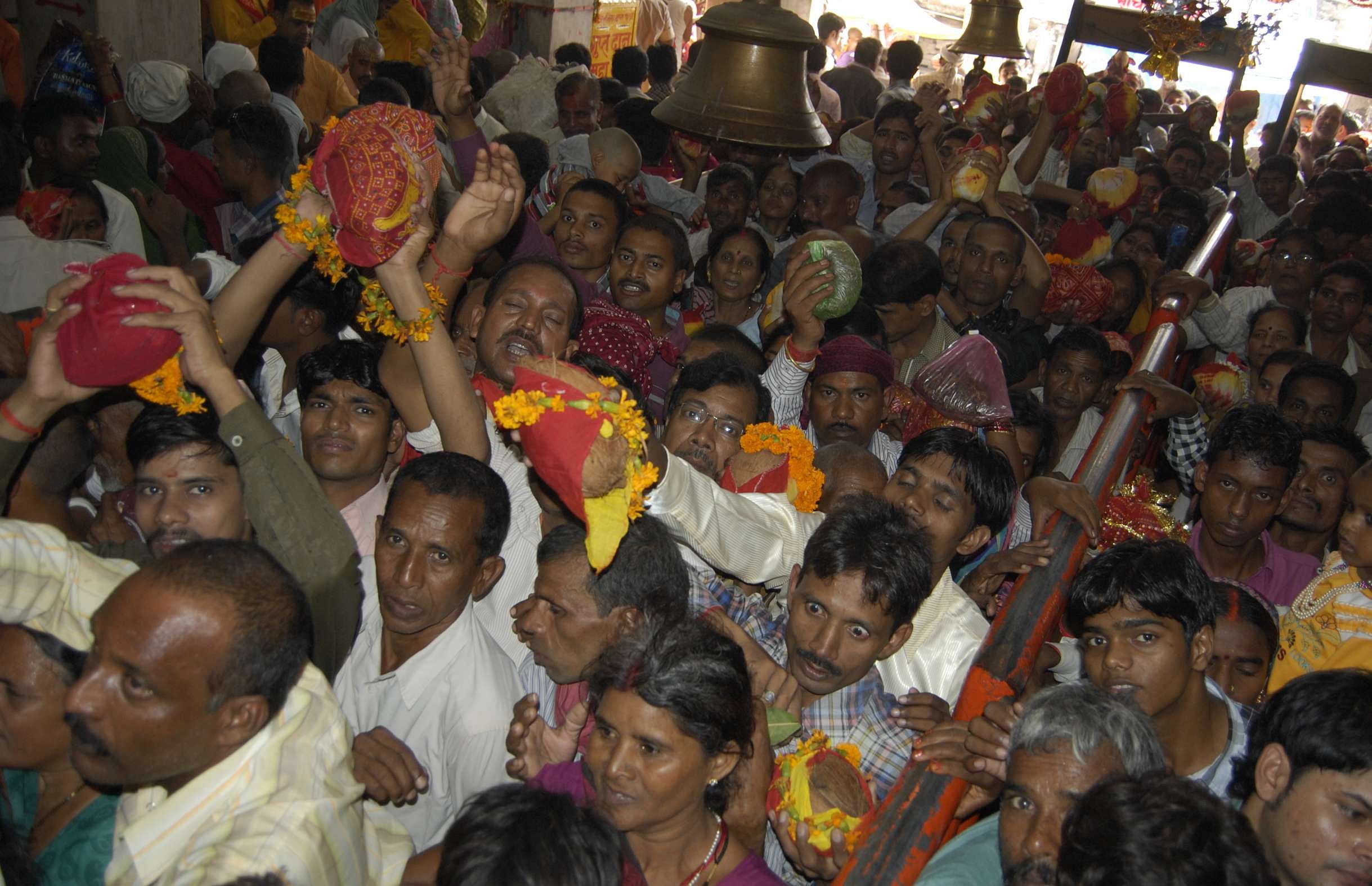 Faith At The Rate Of Vindhyavasini Fair - विंध्यवासिनी के दर पर आस्था का  मेला - Amar Ujala Hindi News Live