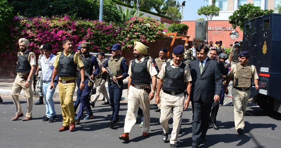 Mock Drill In Chandigarh Stirred By Rumors Of Bomb In Hotel Taj त ज म बम क स चन स मच अफर तफर द ख ए क स भ ग ल ग Amar Ujala Hindi News Live