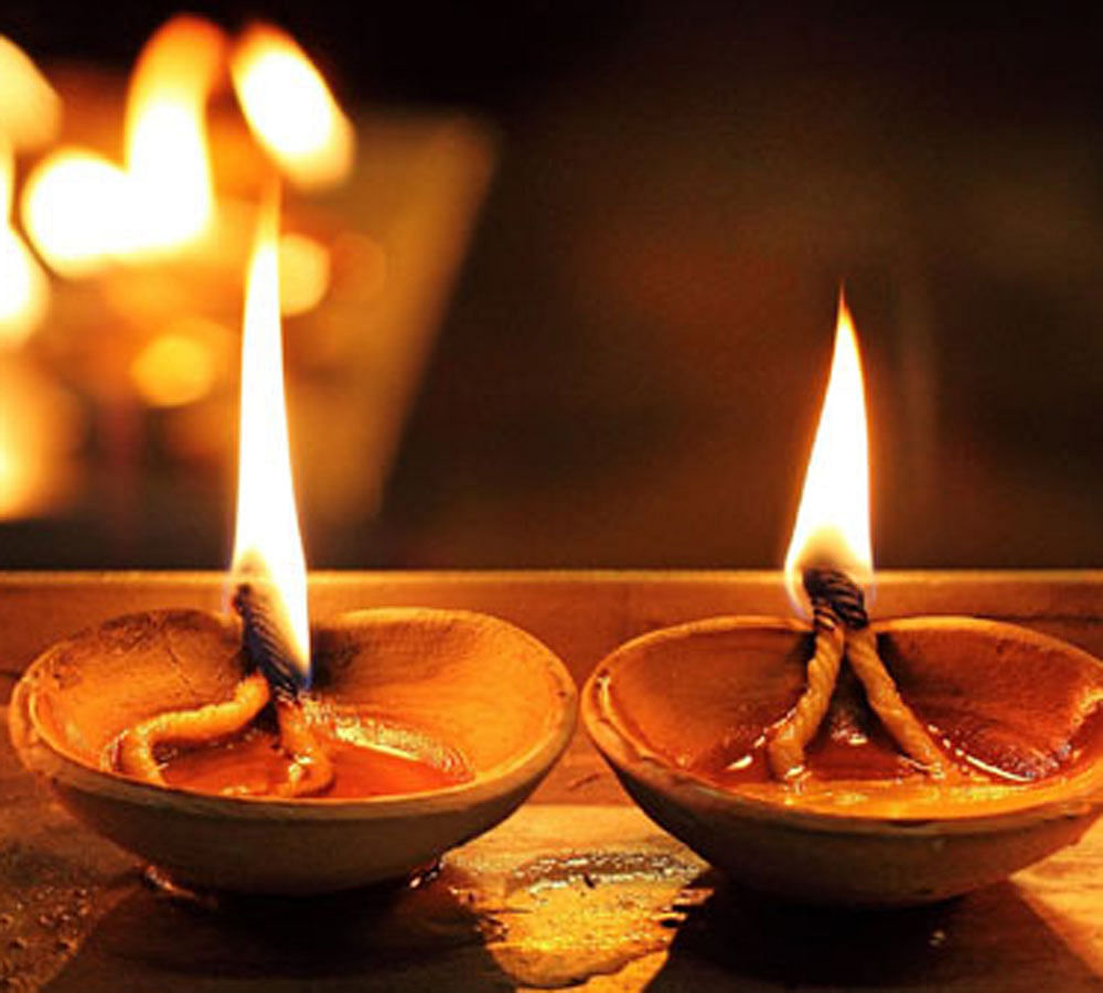 Diwali 2020: दिवाली पर बहुत पहले से आजमाएं जाते हैं ये उपाय, धन प्राप्ति के लिए माने जाते हैं अचूक diwali 2020