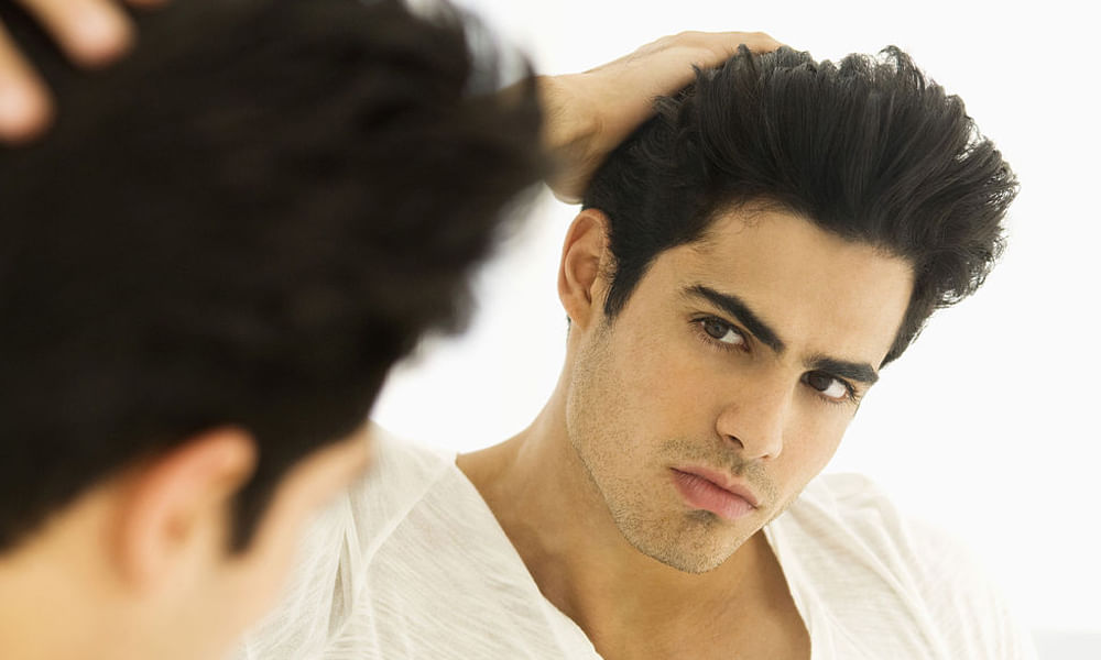 Hair Tips For Men प र ष क भ पर श न करत