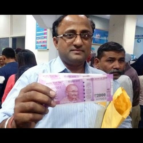 2000 new note not working in market due to no change money in return from shopkeepers