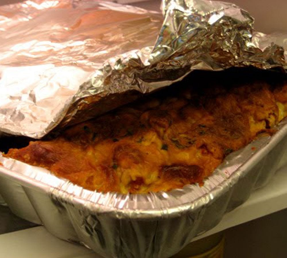 Know Is It Safe Or Not Wrapping Food In Aluminium Foil क य आप भ ख न एल य म न यम फ यल म प क करत ह स हत क ल ए बन सकत ह बड खतर Amar