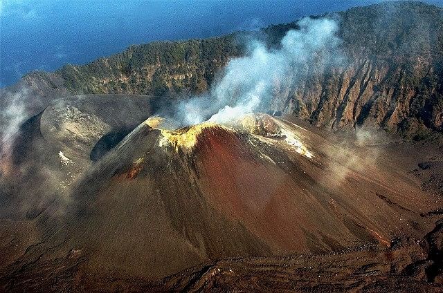 India's Only Volcano Activ Again, Spewing Smoke And Lava - फिर जाग उठा भारत  का एकमात्र सक्रिय ज्वालामुखी, उगल रहा लाल गर्म लावा - Amar Ujala Hindi News  Live