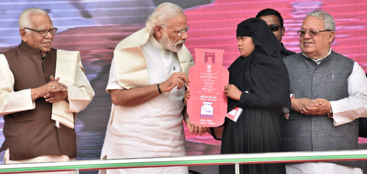 On This Day Pm Modi Launch Ujjwala Yojana At Ballia 
