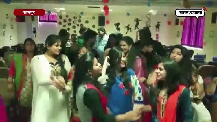 कानपुर में स्टेप एचबीटीआई कॉलेज में जूनियर स्टूडेंट्स ने अपने सीनियर्स को फेयरवेल पार्टी दी