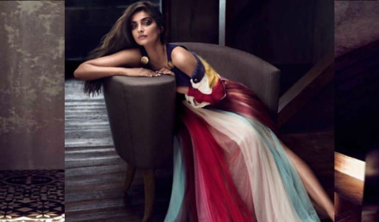 Sonam Kapoor Steam Up The Vogue Cover Page With Her Stunning Hot Look -  फोटोशूट में दिखा सोनम कपूर का नया लुक, मदहोश कर देगा ये नया अंदाज - Amar  Ujala Hindi