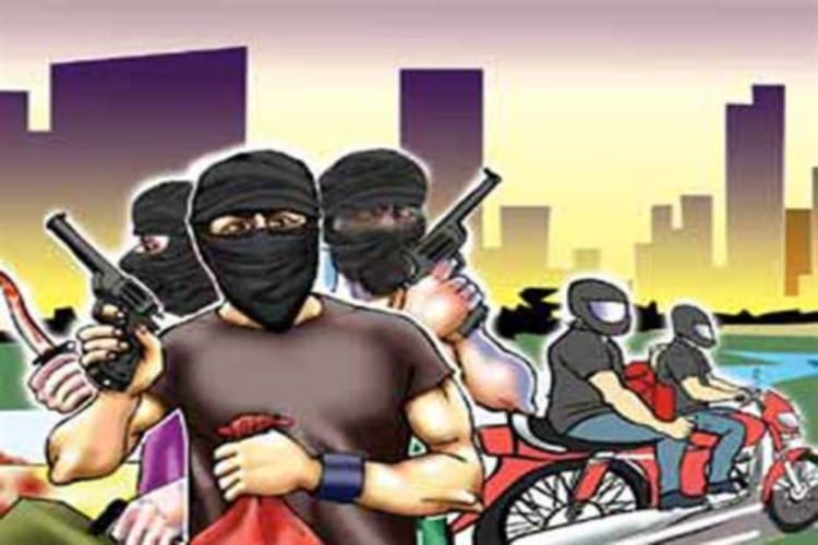 Miscreants Loot Anklets At Agra Delhi Highway Mathura Police Search Bya Cctv - दिल्ली हाईवे पर कार सवार बदमाशों ने लूटीं लाखों की गिलट की पायलें, सीसीटीवी फुटेज सुराग की तलाश -