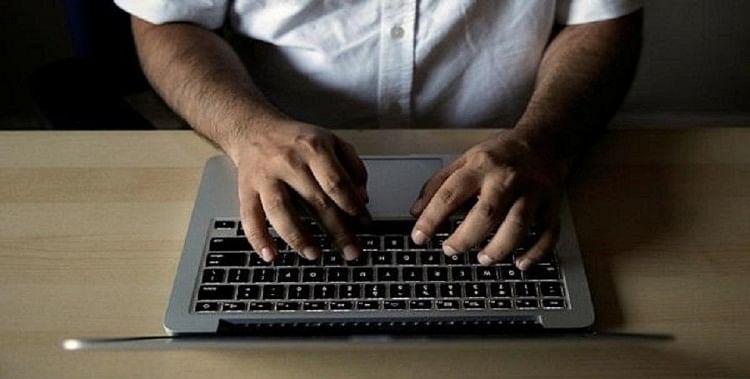 Penipuan Online: Wanita Terpikat Seorang Pria Emas Asli Dengan Menjadi Teman Di Facebook, Lalu Ditipu 10 Lakh