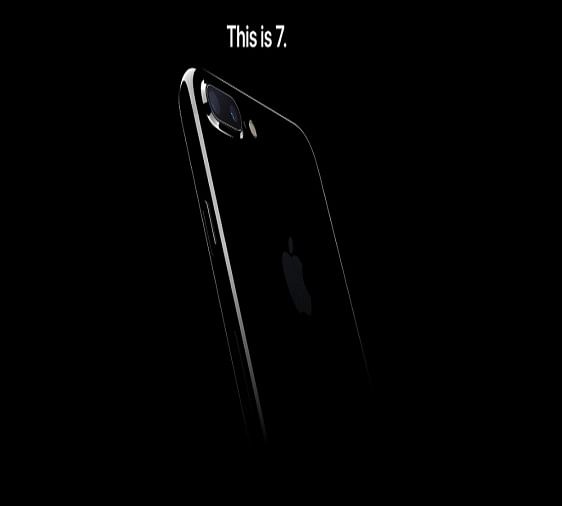 Iphone 7 Rivals 6 Smartphones Launched In 2017 आईफ न 7 क टक कर म स ल 2017 म ल न च ह ए य 6 स म र टफ न Amar Ujala Hindi News Live