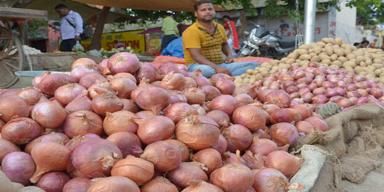 Live onion market