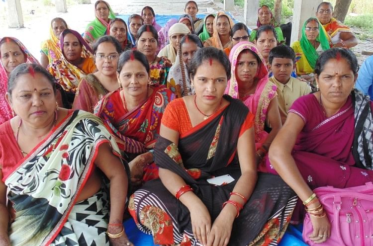Against State Goverment A Large Number Of Anganwadi Workers - प्रदेश सरकार  के खिलाफ जमकर बरसे आंगनबाड़ी वर्कर - Amar Ujala Hindi News Live