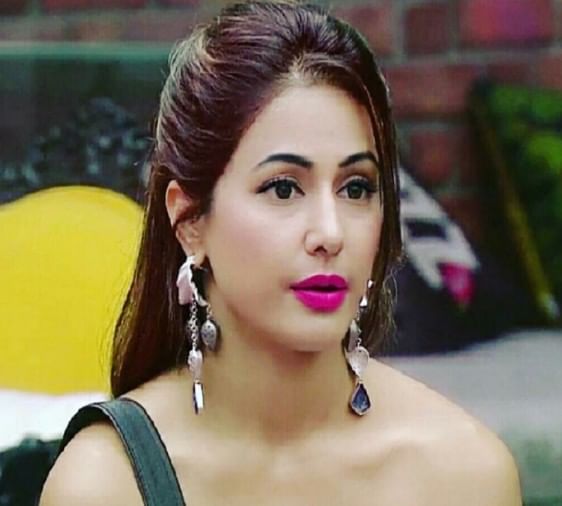 Bigg Boss 11 Priyank Sharma Shows Middle Finger To Hina Khan - Bigg
