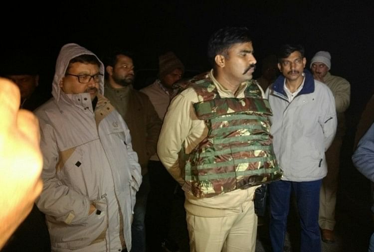 Image result for यूपी पुलिस ने किया एनकाउंटर, 1 बदमाश ढेर व 1 गिरफ्त में