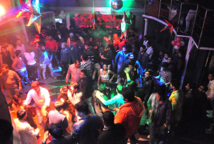 New Year 2019 If You Are Single For New Years Eve Party No Entry For You In Pubs Clubs à¤à¤ à¤² à¤¹ à¤¤ à¤¨ à¤¯ à¤à¤¯à¤° à¤ à¤à¤¶ à¤¨ à¤¹ à¤¸à¤à¤¤ à¤¹ à¤« à¤ à¤à¤¨ Contact us today to let us present you with exquisite resorts.