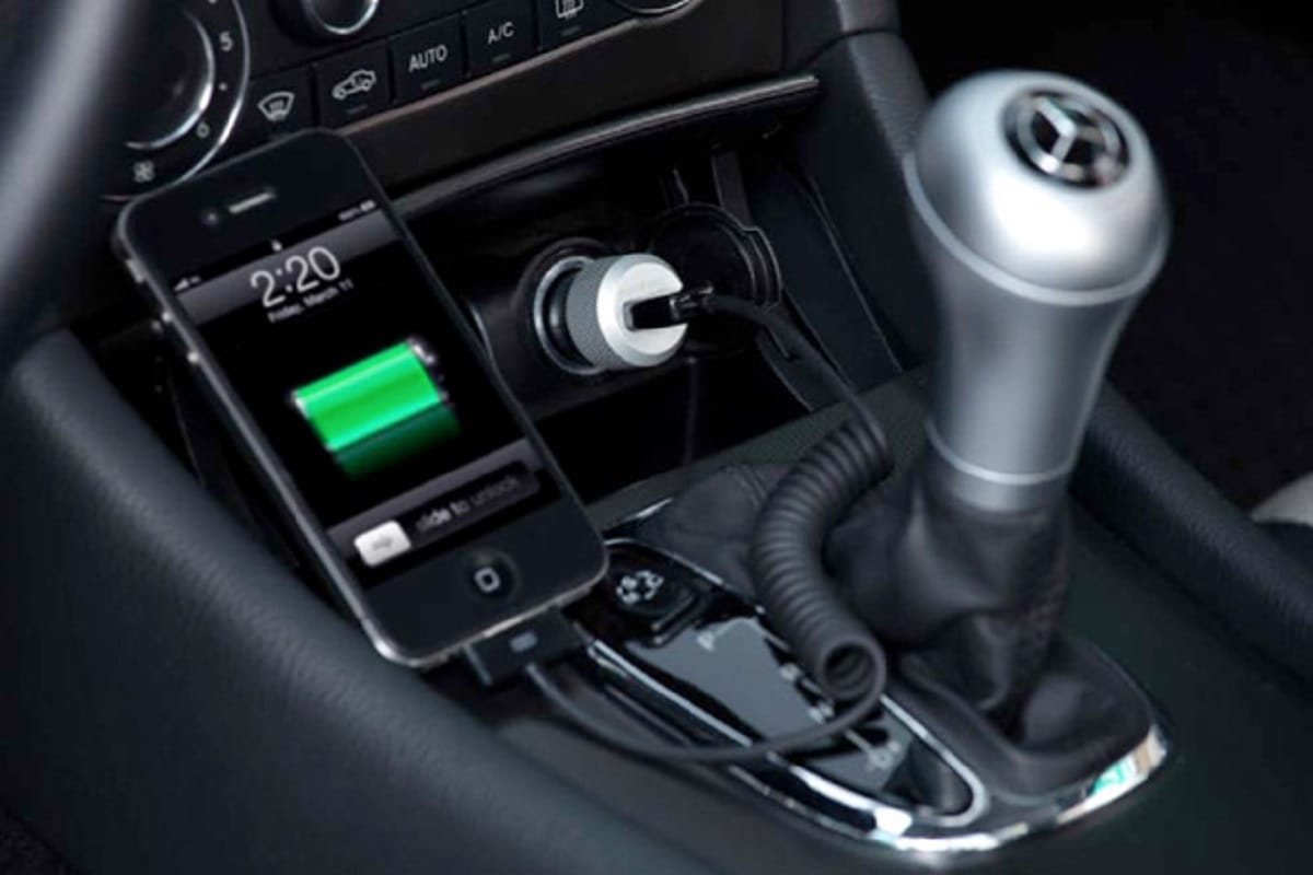 Always Avoid To Charge Mobile Phone In Car, Here Is The Reason क्या