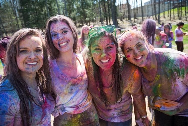 Holi Festival Big Celebration Done In Spanish Fork Of Us - भारत में नहीं  मनाई जाती सबसे बड़ी होली, इस देश में होता है सबसे बड़ा आयोजन - Amar Ujala  Hindi News Live