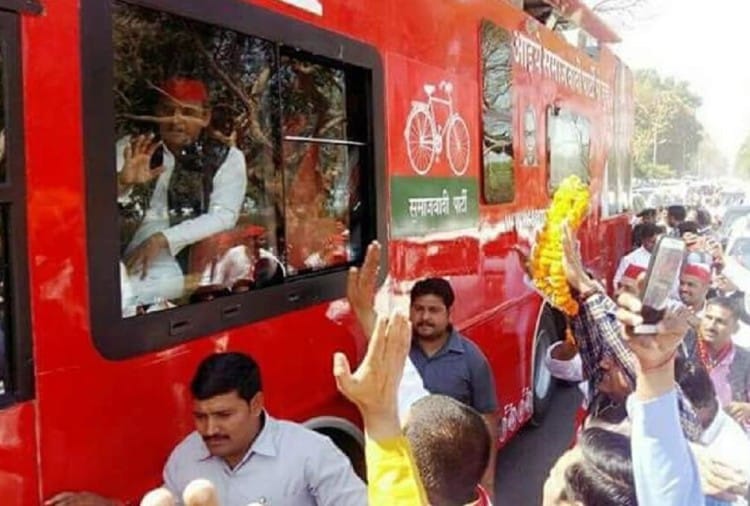 Bjp is a deceiver and SP will win phulpur by election 2018 said Akhilesh yadav