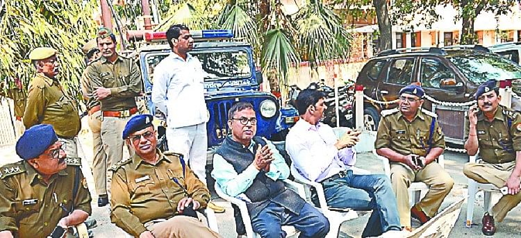 सर्वर ठप, शराब की दुकानों का आवंटन स्थगित server thap sharab ki dukan ka avantan sthagit