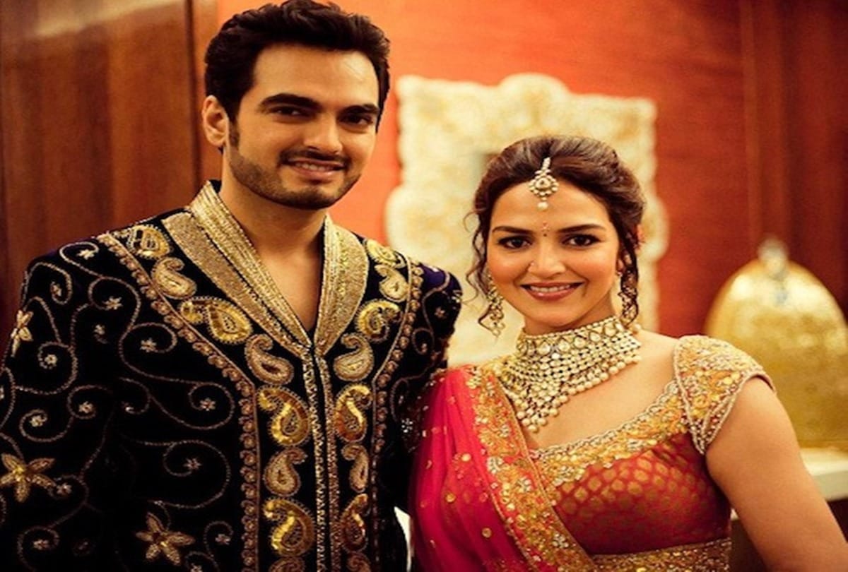 Bollywood Actress Esha Deol And Bharat Takhtani Love Story - ईशा देओल पर कुछ यूं दिल हार बैठे थे भरत, टिश्यू पेपर पर लिखकर दिया था फोन नंबर - Amar Ujala Hindi