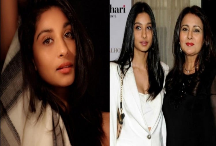 Paloma Dhillon and Poonam Dhillon